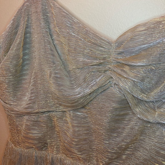 Dynamite Shimmer Tiered Party Dress Medium - Picture 7 of 7